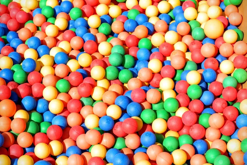 Parque de bolas multicolor